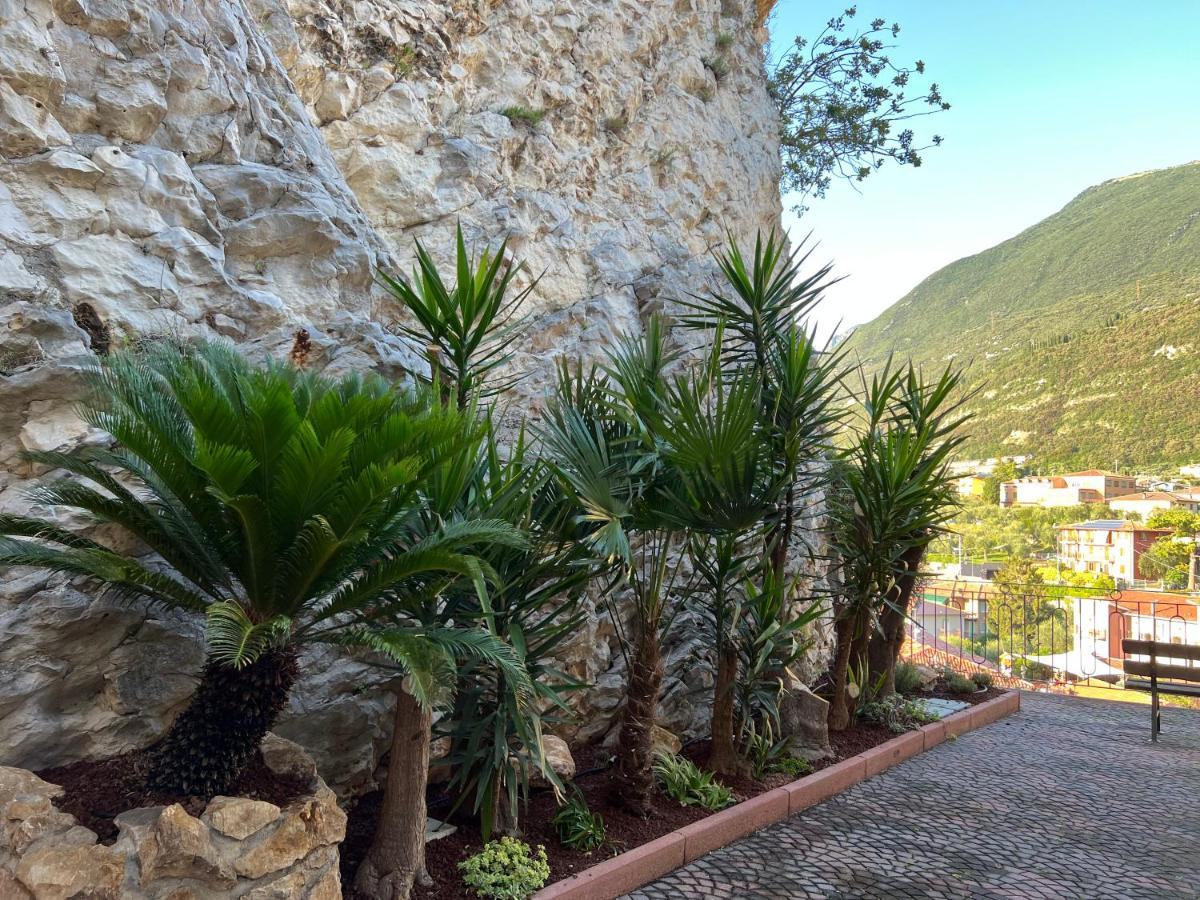 Amazing View Apartment Malcesine Bagian luar foto